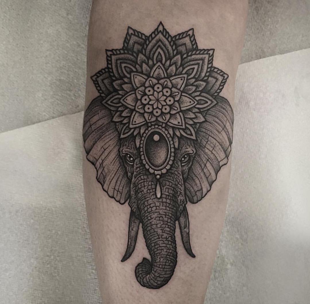 很霸气很精美的正面大象纹身图案
