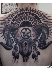 背部骷髅羊头欧美纹身图案