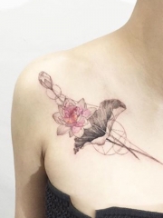 锁骨漂亮的莲花纹身图案