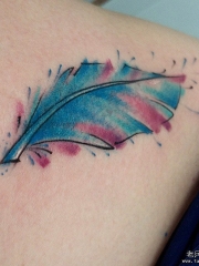 背部小清新泼墨树叶纹身图案