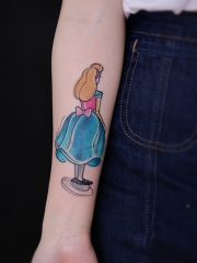 女生手臂卡通灰姑娘纹身图案