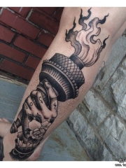 小腿欧美手火炬纹身图案缩略频道推荐图