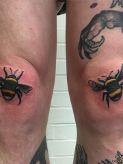 腿部膝盖蜜蜂小清新纹身图案