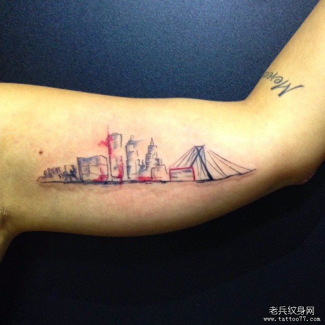 大臂几何泼墨楼房建筑纹身图案