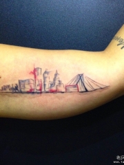 大臂几何泼墨楼房建筑纹身图案