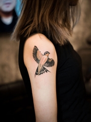 翩然归来,手臂小燕子纹身图案