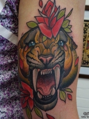 大臂欧美school老虎花卉纹身图案