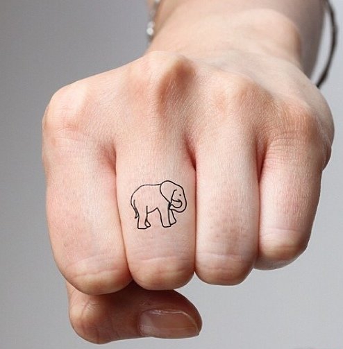 女生们会喜欢这样的很萌很可爱的一组小象纹身图案