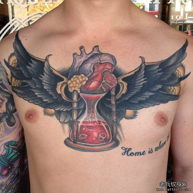 欧美胸部翅膀心脏沙漏纹身图案