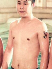 小沈阳剧照里的手臂蝎子纹身图案