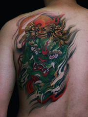 复古霸气唐狮子背部刺青图案