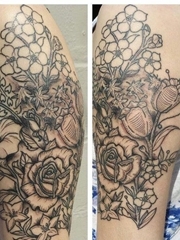 女性手大臂上漂亮的黑灰色插花纹身图片