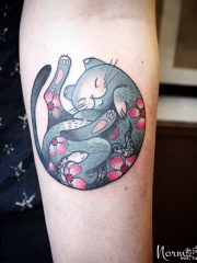 小臂小清新可爱猫花卉纹身图案