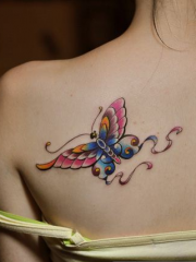 后背彩绘蝴蝶刺青图片