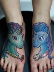 女生脚背卡通独角兽纹身图案