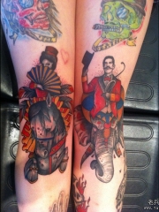 大腿欧美马戏情侣纹身图案