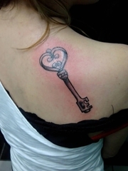 20多款精致的大钥匙纹身图案欣赏