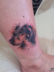 脚踝欧美泼墨狗头像纹身图案