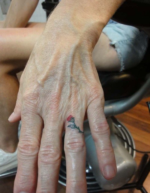 一组微小的美丽的玫瑰花纹身图案欣赏