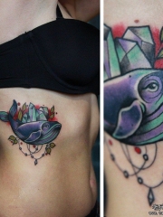 侧腰水彩鲸鱼纹身图案