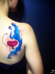 背部欧美泼墨心形小清新纹身图案