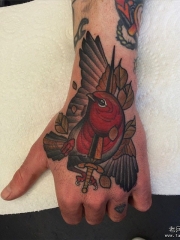 手背欧美school鸟匕首纹身图案