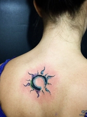 背部泼墨太阳图腾纹身图案