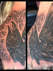 手背欧美school乌鸦纹身图案