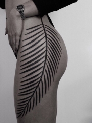 美女臀部大叶子图腾纹身图案