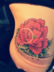 性感美女腰部传统红牡丹花纹身图案