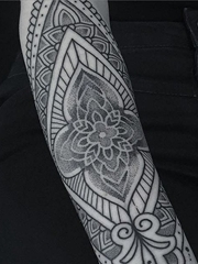 个性黑色手绘几何纹身图案