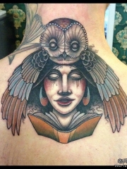 颈部个性彩绘猫头鹰女郎纹身图案