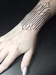 创意对称纹身图案线条纹身简洁英文字母纹身图案