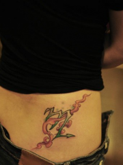 美女腰部精美漂亮的星座与火焰纹身图案