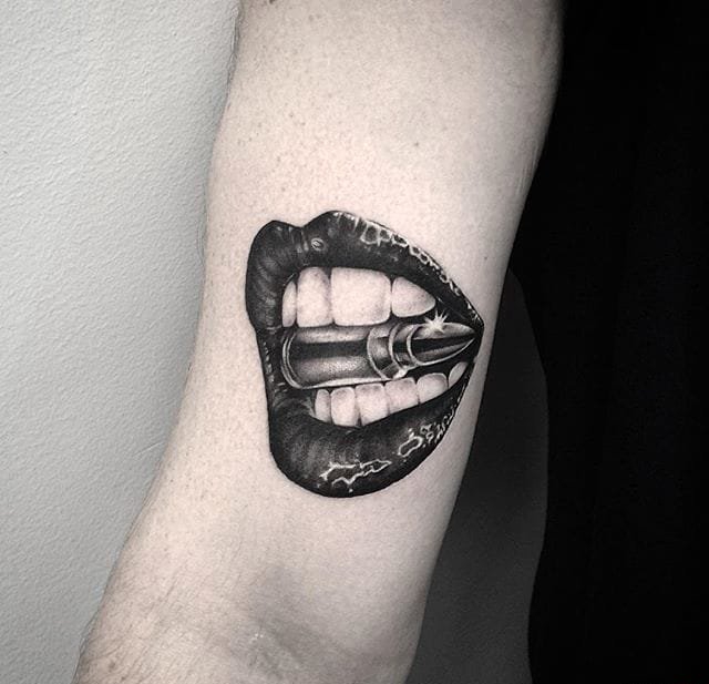 手臂上简单个性线条纹身几何元素纹身图案