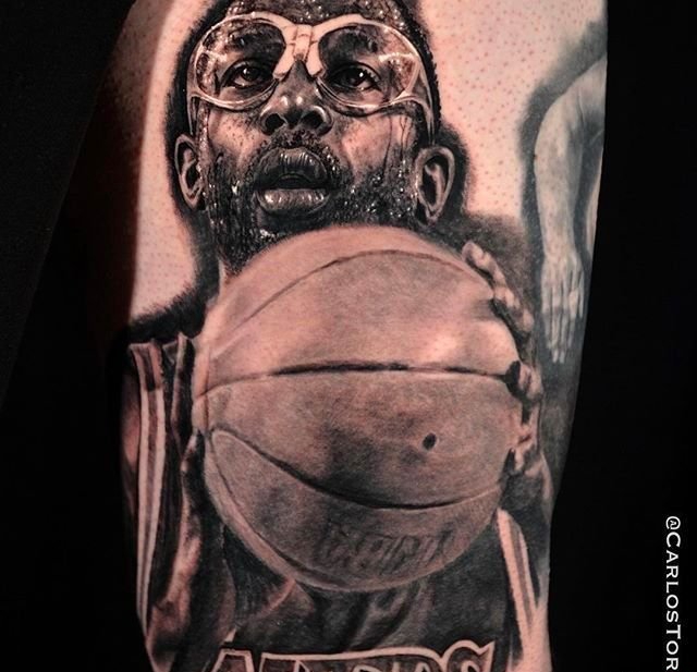 男性黑白灰风格点刺纹身图案