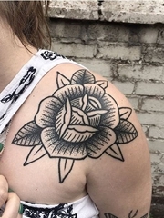 酷酷的点刺技巧黑白简洁纹身图案