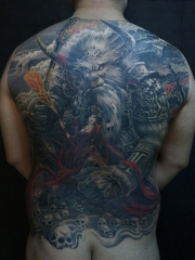 男士满背牛魔王和铁扇公主纹身图案