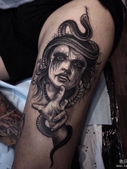 大臂蛇女郎纹身图案