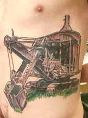 男性侧肋上彩色老式挖土机器人纹身图片