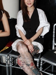 漂亮美女明星李小璐花腿纹身图案