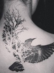 个性黑白树纹身图案