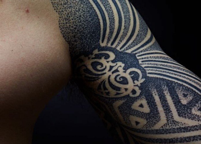 漂亮的黑色的点刺纹身几何纹身图案