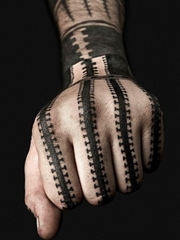 漂亮的黑色的点刺纹身几何纹身图案