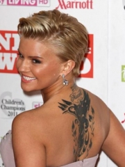 女星后背纹身图案