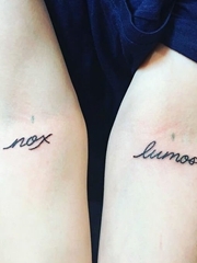 简洁个性的英文字母纹身图案