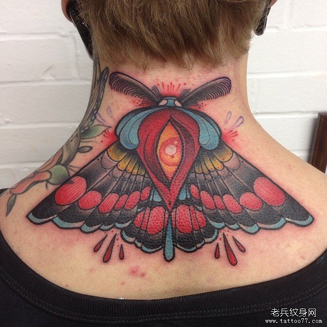 背部欧美飞蛾彩绘纹身图案
