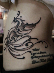 靓女腰部完美新潮的图腾凤凰字母纹身图案