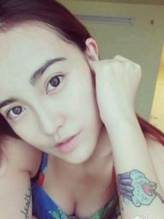 新人李方丁小臂彩色蛋糕纹身图案