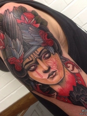 欧美翅膀乌鸦头女郎玫瑰纹身图案